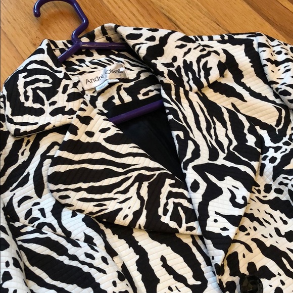 Black and White Animal Print Coat - Picture 3 of 6